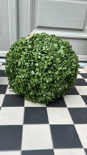 Load image into Gallery viewer, Boxwood ball 30cm.