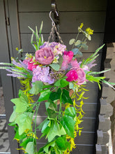 Load image into Gallery viewer, Autumn the Maggie hanging basket
