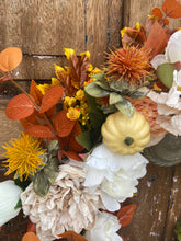 Load image into Gallery viewer, Autumn The Vera wreath
