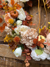 Load image into Gallery viewer, Autumn The Vera wreath
